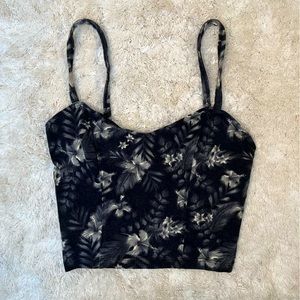 Hollister crop top. size XS.